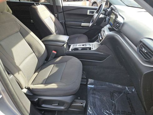 Used 2022 Ford Explorer XLT image 25