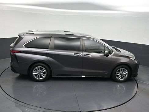 Used 2021 Toyota Sienna Limited FWD image 22
