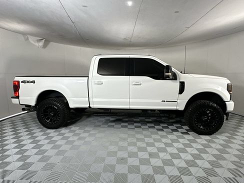 Used 2022 Ford F250 Lariat w/ Black Appearance Package AWD/4WD image 9
