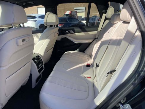 Used 2022 BMW X5 xDrive40i w/ M Sport Package AWD/4WD image 11