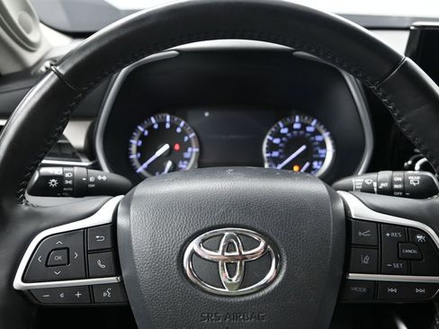 Used 2022 Toyota Highlander Limited image 16