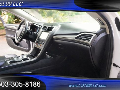 Used 2017 Ford Fusion SE w/ Fusion SE Technology Package FWD image 17