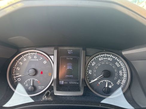 Used 2017 Toyota Tacoma TRD Sport image 14