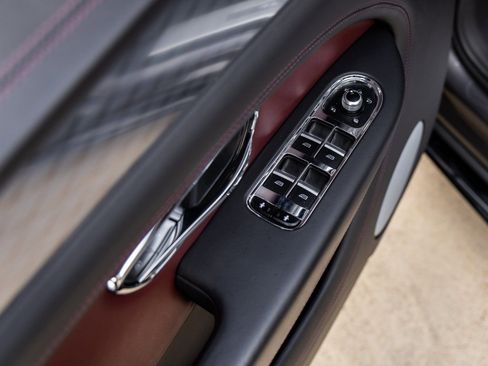 Used 2022 Bentley Bentayga image 21