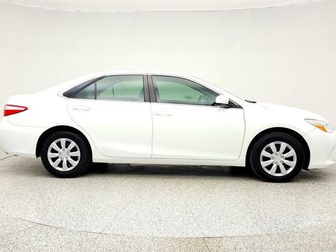 Used 2015 Toyota Camry LE FWD image 4