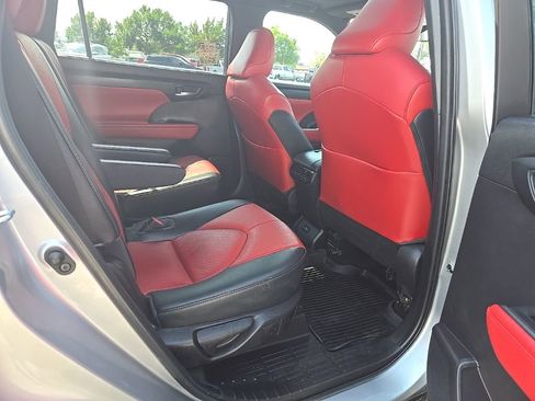 Used 2022 Toyota Highlander XSE image 29