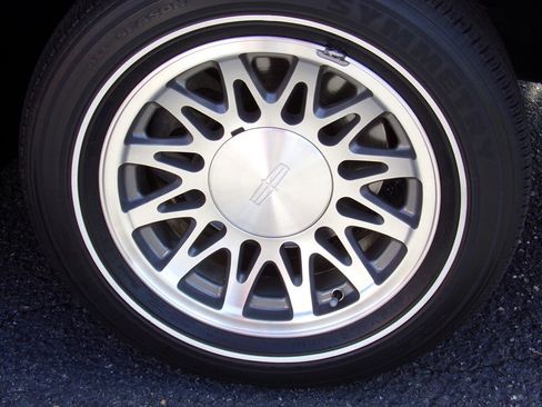 Used 2002 Lincoln Town Car Signature RWD image 21