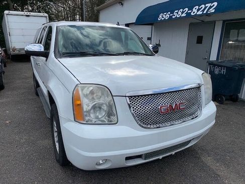Used 2007 GMC Yukon XL SLT w/ SLT Preferred Equipment Group image 8