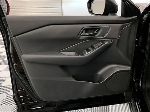 New 2025 Nissan Rogue S image 28