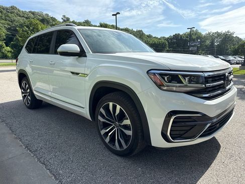 Used 2022 Volkswagen Atlas SEL R-Line AWD/4WD image 3