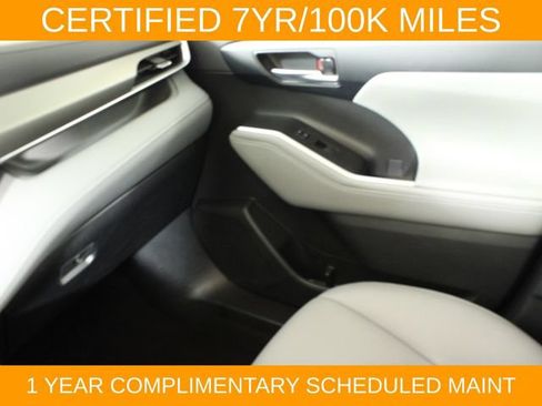 Used 2023 Toyota Highlander XLE AWD/4WD image 16