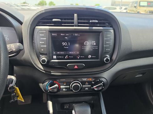 Used 2023 Kia Soul LX w/ LX Technology Package FWD image 20