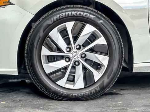 Used 2025 Nissan Altima 2.5 S FWD image 23