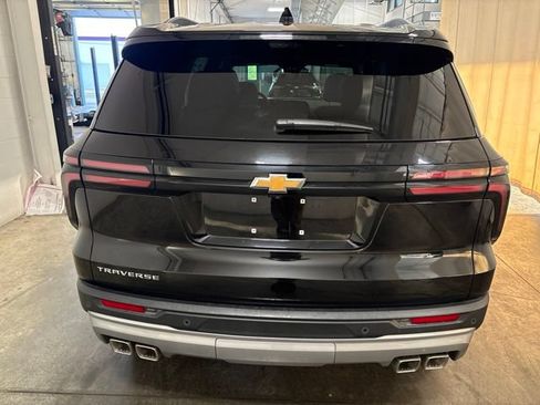 Used 2026 Chevrolet Traverse LT w/ Driver Confidence Package FWD image 5
