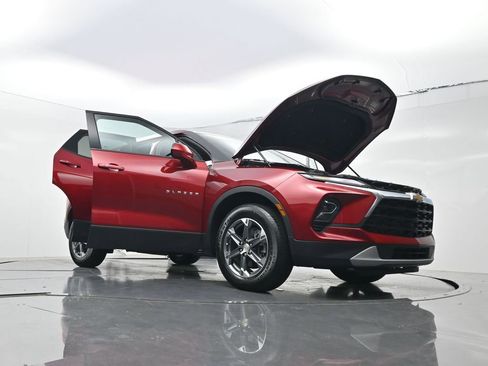 Used 2025 Chevrolet Blazer LT AWD/4WD image 30