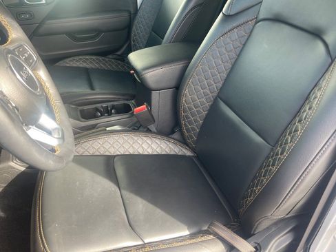 Used 2022 Jeep Wrangler Unlimited Sahara image 4