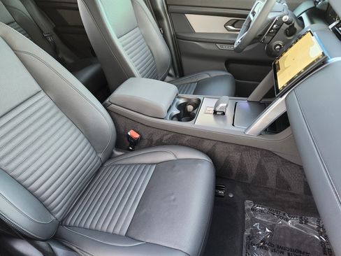 Certified 2025 Land Rover Discovery Sport Dynamic SE image 15