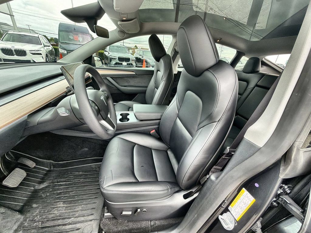 Used 2024 Tesla Model Y Long Range RWD image 19