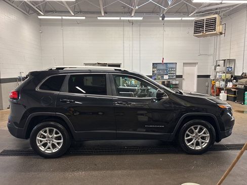 Used 2016 Jeep Cherokee Latitude w/ Safety/Convenience Group AWD/4WD image 4