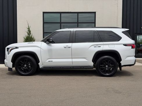 Used 2025 Toyota Sequoia Limited AWD/4WD image 2