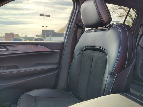 New 2025 Jeep Grand Cherokee Altitude image 27