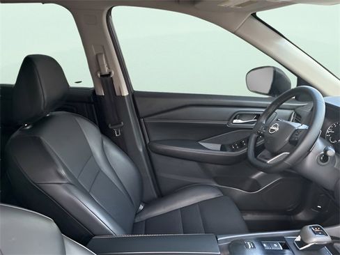 Used 2026 Nissan Rogue SV w/ SV Premium Package image 12