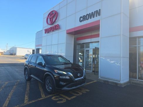 Used 2023 Nissan Rogue S image 1