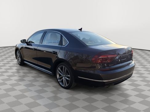 Used 2017 Volkswagen Passat 1.8T R-Line w/ R-Line Lighting Package image 5
