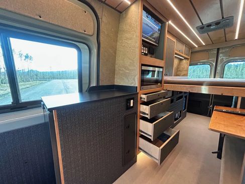 Used 2024 Mercedes-Benz Sprinter 2500 image 37