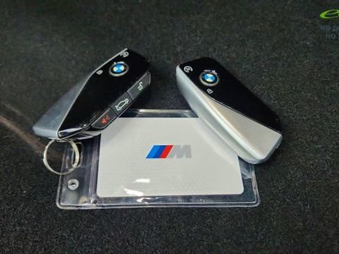 Used 2023 BMW 760i xDrive AWD/4WD image 61