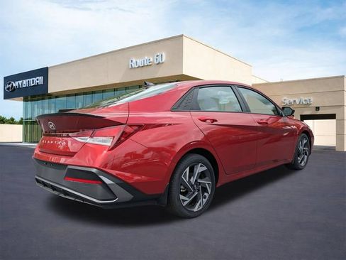 Certified 2025 Hyundai Elantra Sport FWD image 4