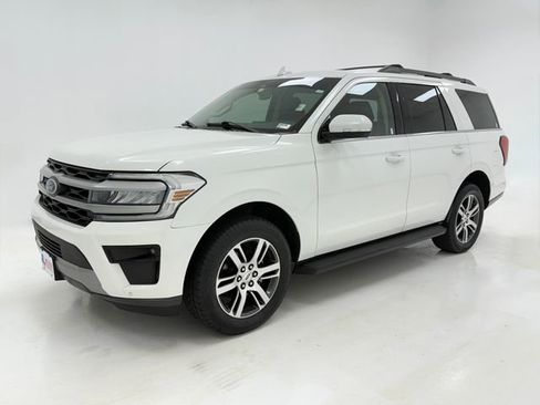 Used 2023 Ford Expedition XLT RWD image 5
