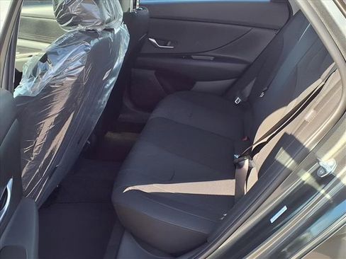 New 2025 Hyundai Elantra SE image 13