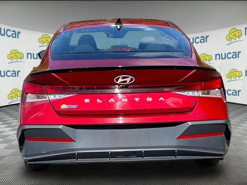 Used 2025 Hyundai Elantra Sport FWD image 5