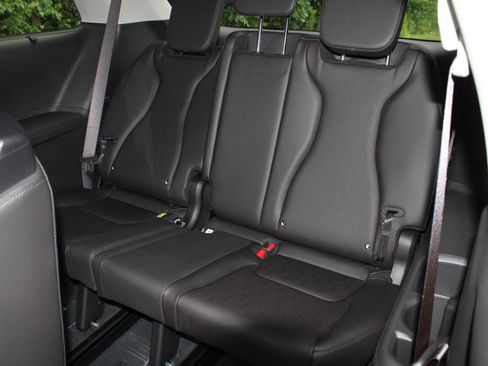 New 2027 Kia Carnival SX FWD image 21