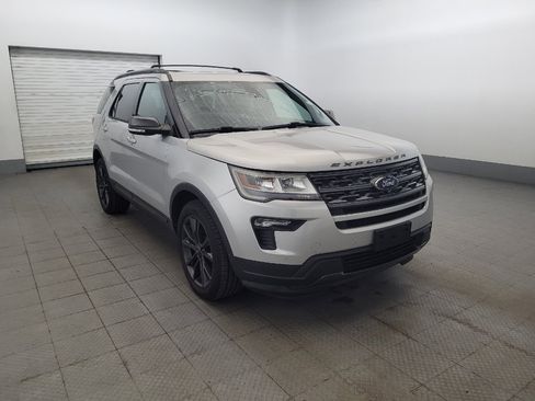 Used 2018 Ford Explorer XLT w/ Equipment Group 202A AWD/4WD image 13