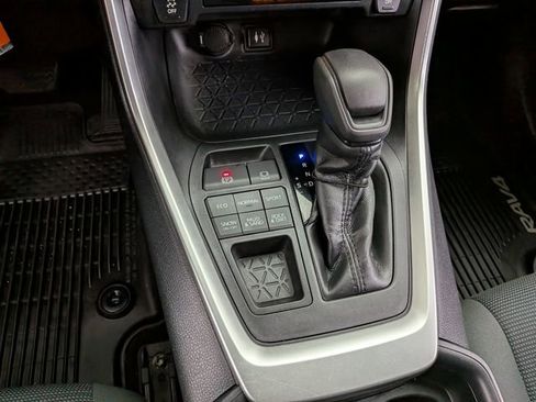Used 2019 Toyota RAV4 LE w/ All Weather Liner Package AWD/4WD image 27