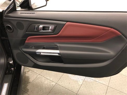 Used 2025 Ford Mustang Premium image 33