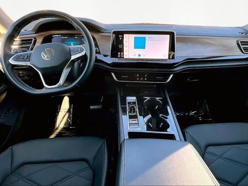 Used 2024 Volkswagen Atlas SE image 7