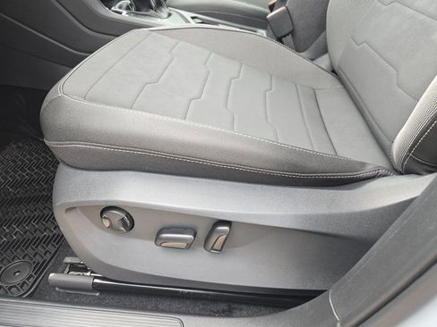 New 2026 Volkswagen Taos SE image 19