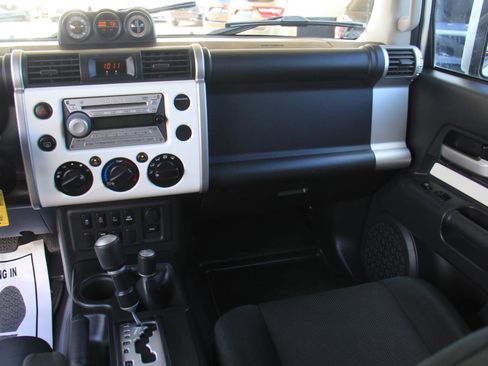 Used 2010 Toyota FJ Cruiser 4WD AT image 10