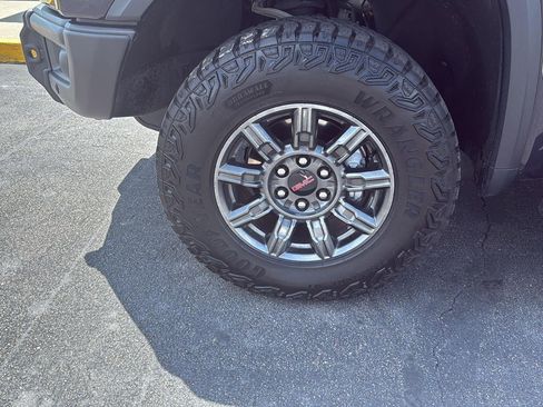 Used 2024 GMC Sierra 1500 AT4X image 14