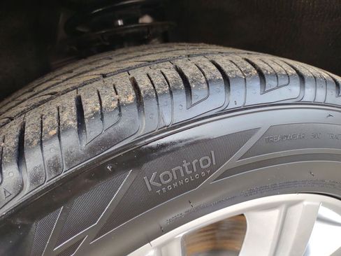 Used 2022 Ford Edge Titanium w/ Class II Trailer Tow Package image 27