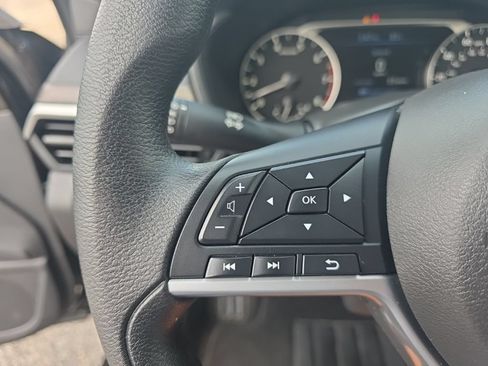 Used 2025 Nissan Altima 2.5 SV FWD image 17