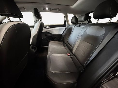 Used 2025 Volkswagen Taos SE w/ Panoramic Sunroof Package FWD image 12