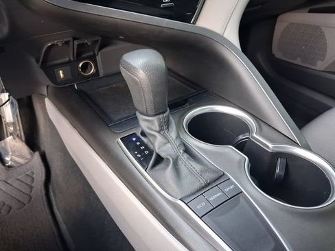 Used 2022 Toyota Camry LE FWD image 19