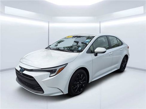 Used 2025 Toyota Corolla LE FWD image 7