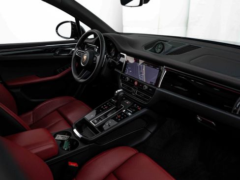Certified 2026 Porsche Macan AWD/4WD image 12