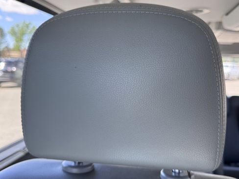 Used 2011 Volkswagen Routan SEL FWD image 45