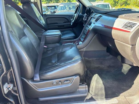 Used 2008 Cadillac Escalade AWD image 17